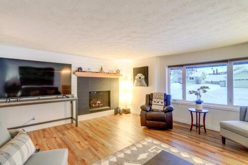 Fairbanks House | Northern Bliss Modern Mtn-View Home in Fairbanks