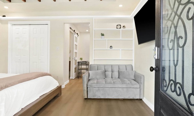 Northgate House | Northgate Apartment - 1 block to TAMU!