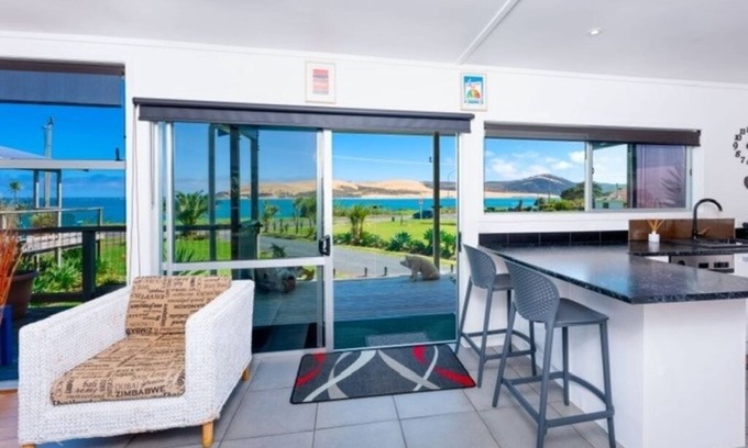 Omapere Ski Chalet | Northland/Hokianga/OpononinCatch of The DaynStunning Beach House for sunset