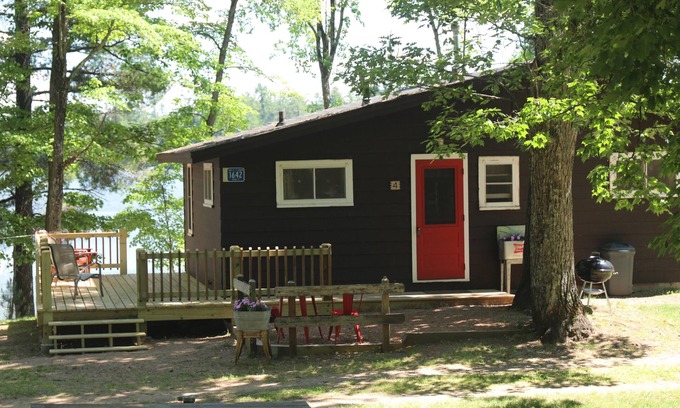 St Germain Cabin | Northland resort vacation Cabin #4 (The Lodge)