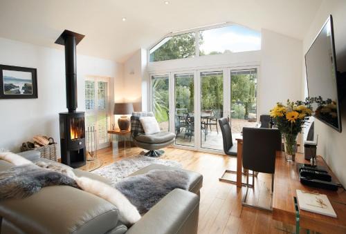 Pencoed House | Nos Da