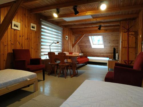 Olsztyn House | Nostalgia noclegi