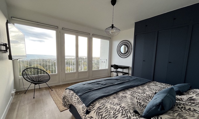 Rive Droite Apartment | Nouveau! Appartement vue mer 180° et Place Parking