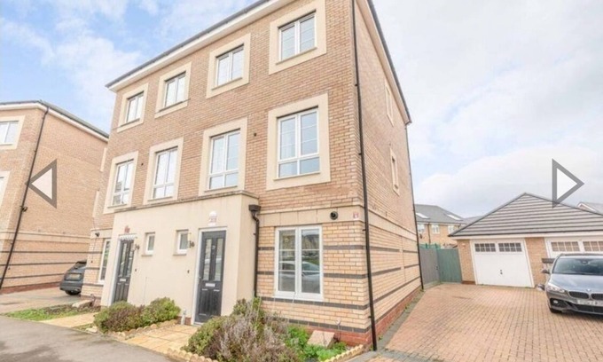 Langley Marish House | Nr Legoland/Ascot.Comfy House.Ample Parking.Upto 8