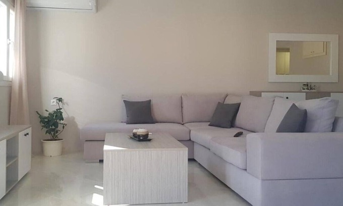 Melikia Apartment | nSet in Lefkímmi, 2.4 km from Paralia Alikes and 3 km from Bouka Beach.