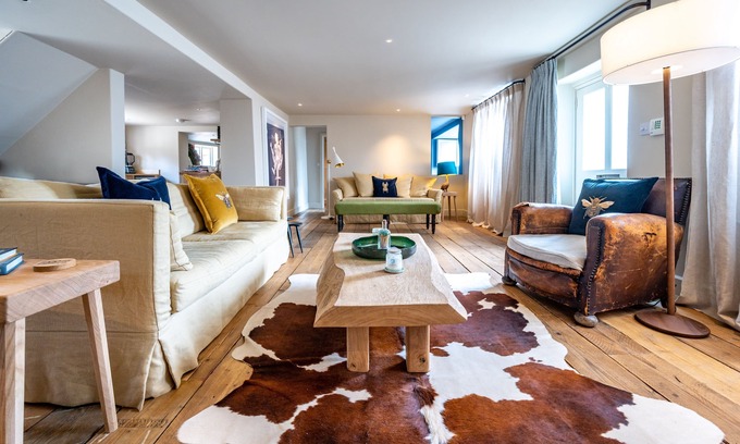 Holt House | Number 27 - luxury cottage in the heart of Holt with parking & courtyard garden