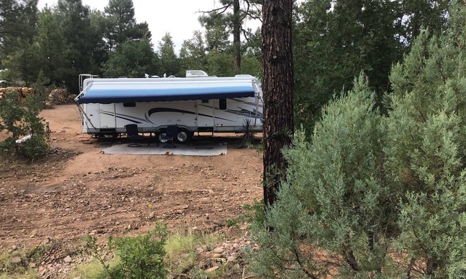 Clay Springs House | Nuviews Glamp Camping.