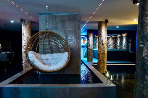 Bagnols-sur-Ceze Apartment | NUXIA Suites&SPA L'Avolupté