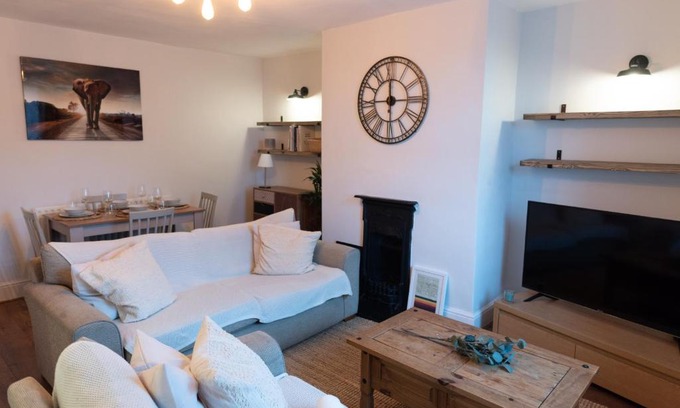 Deepcar House | Oak Cottage