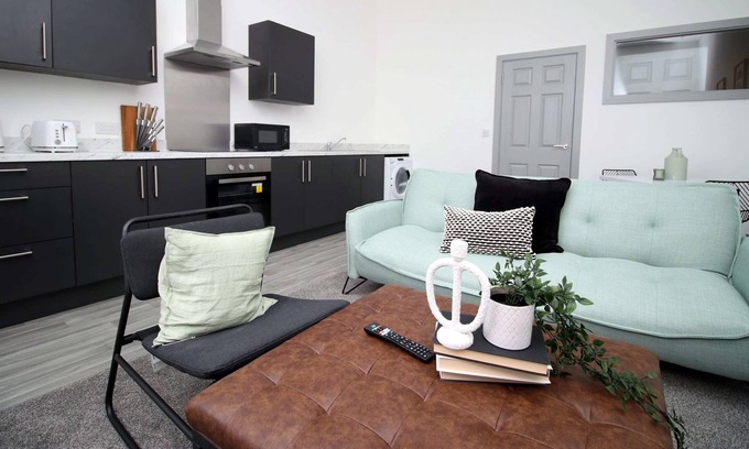 Brierley Hill Apartment | Oak Court by Mia Living spacious 1 bed apartment