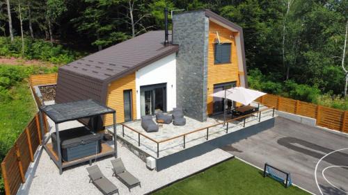 Brusane Villa | Oak House