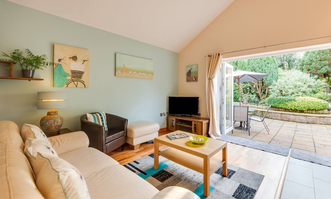 Great Plumstead House | Oakdene - Two Bedroom House, Sleeps 4