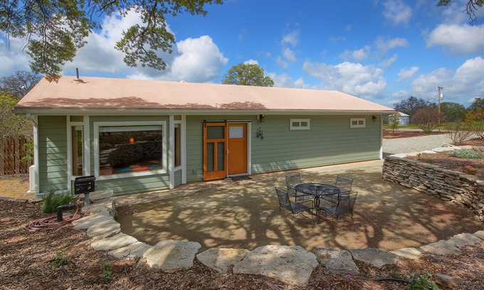 Catheys Valley House | Oaks Retreat in tranquil setting near Yosemite Valley/Merced River