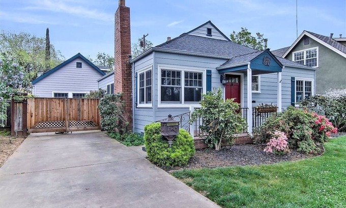 East Sacramento House | Oasis East Sac: Charming Home with Saltwater Pool and Casita