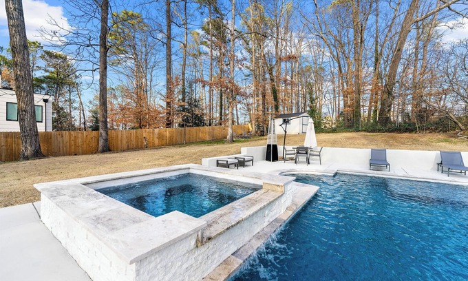 Atlanta House | Oasis Retreat Large Yard & Pool in Atlanta 4BR Free Parking