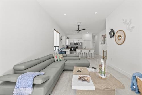 West Park House | Oasis Yard -Pool-Jets-Game Room-BBQ-Relaxing