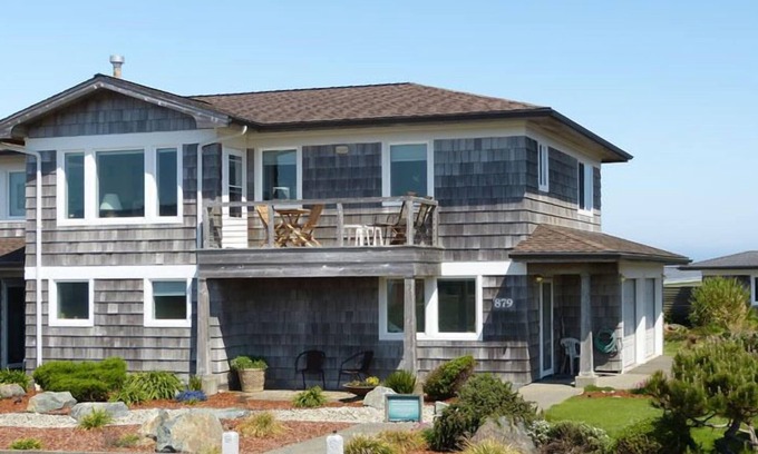 Bandon House | Ocean and Seastack View Townhouse on Coquille Point - 1-wk min