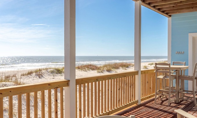 Fort Morgan House | 🏝️OCEAN BLUE🏝️ Clean, comfortable home ON the beach! Families love us!❤️