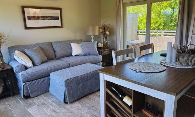 Napeague Apartment | Ocean Dwelling w/PKG+Balcony+WiFi+HeatedPool