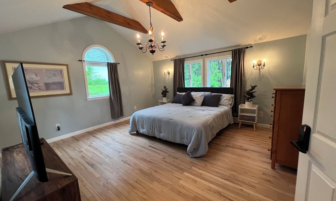 Brunswick Cottage | Ocean Front 3-bedroom home w/2 large decks w/water views in Brunswick w/WiFi