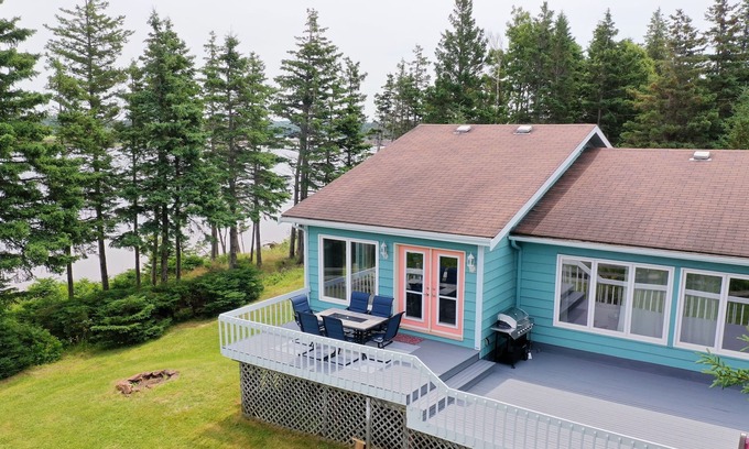 Bayview Cottage | Ocean Front Cottage With Access To Small Beach, Minutes To Cavendish