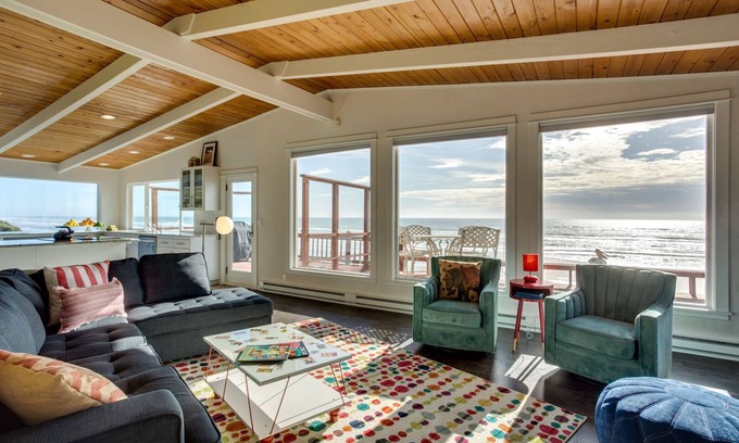 South Beach House | Ocean Front Hot Tub, South Beach, Newport, Dog Friendly!