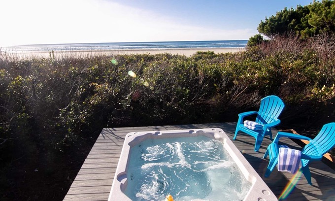 Yachats House | Ocean Front Log Home on a Sandy Beach, Private! Dog Friendly!