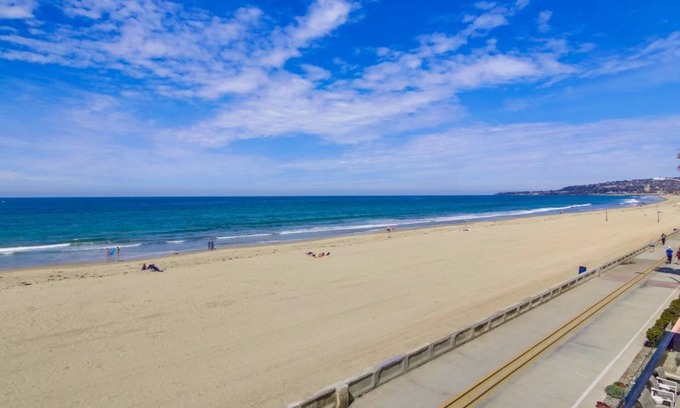Central Mission Beach House | Ocean Front Luxury Penthouse with PRIVATE Ground Patio and Garages - Sleeps 10+