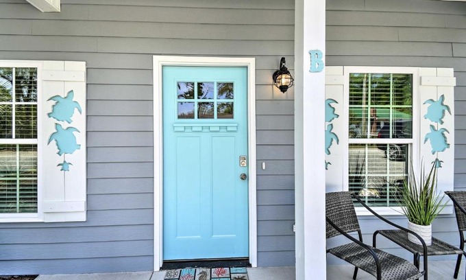 Ocean Isle Beach House | Ocean Isle Beach Home with Shared Lanai and Grill
