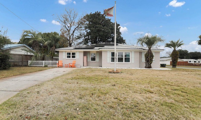 Fort Walton Beach House | Ocean Oasis 5-Bed Retreat: Pickleball, Arcade & Grill