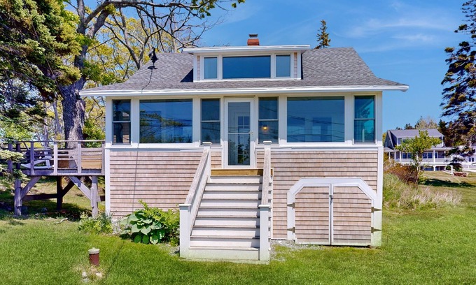 Ocean Point Cottage | Ocean Point Colony Home w/Sunroom & Sweeping Ocean Views, Dog-friendly