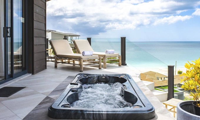 Fryes Beach Villa | Ocean View Jacuzzi Suite
