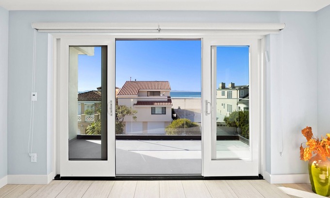 Hollywood Beach House | Ocean view modern home with bikes, grill, game tables, fireplace, W/D, & AC