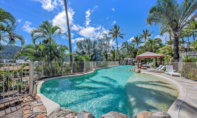 Airlie Beach Apartment | ★ Ocean View over Port of Airlie★ WiFi ★ Pool ★
