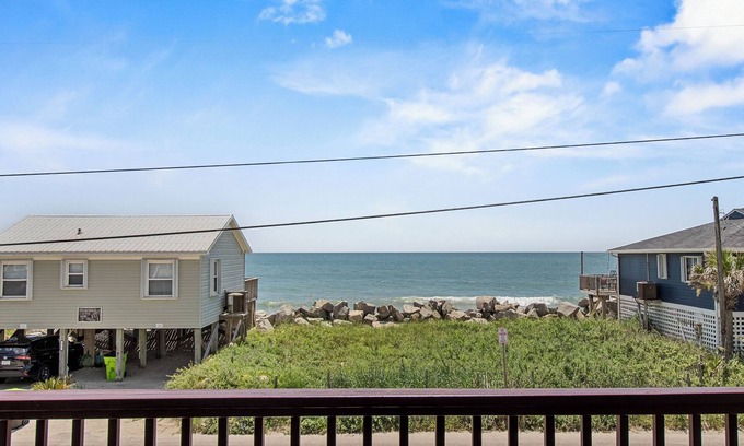 North Carolina Coast House | Ocean Views 3BR | Walk to Pier Dining & Drinks