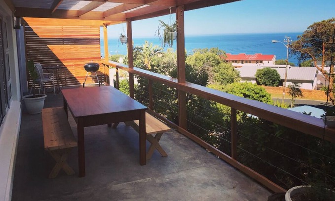 Camps Bay House | Ocean Views House - Camps Bay - Walk to the beach & shops - Sunsets & BBQ
