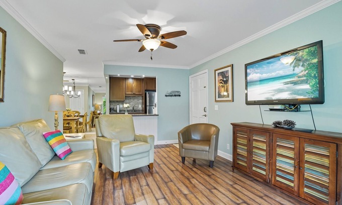 Demere Park Condo | Ocean Walk J-10 2BR St. Simons Condo Near Pier & Pools