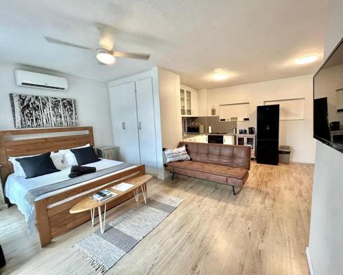 Umdloti Apartment | Ocean Waves Umdloti 2 Adults & 1 Child