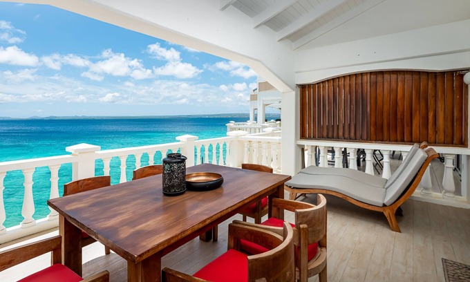 Belnem Apartment | Oceanfront 2 bedroom apartment Belair J