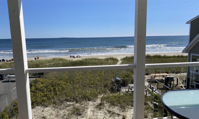 Old Orchard Beach Condo | Oceanfront, 2 Bedroom Condo, 1 Mile From The Pier
