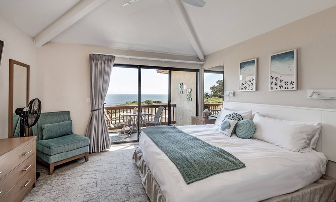 Rio del Mar Condo | Oceanfront 2BR, Beach Access, Fire Pit & More