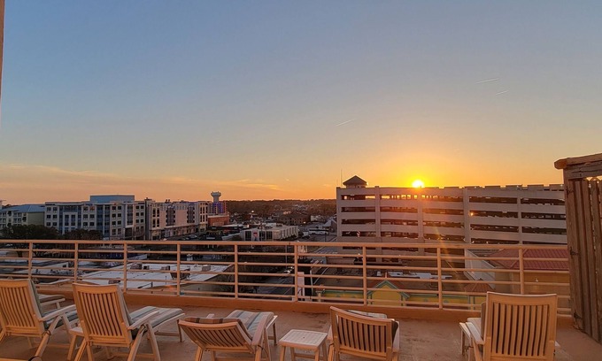 Virginia Beach Condo | Oceanfront 2BR Penthouse w/Balcony Views