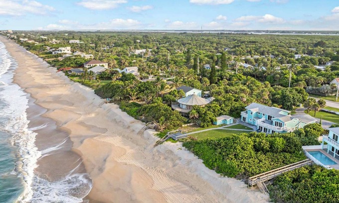 Floridana Beach House | Oceanfront | 7BR | Game Room | Private Beach Access
