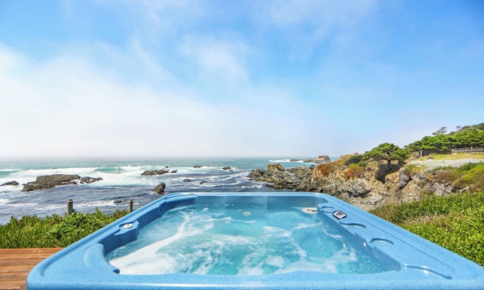 Fort Bragg Apartment | Oceanfront condo w/private hot tub, furnished deck & views - walk to beach