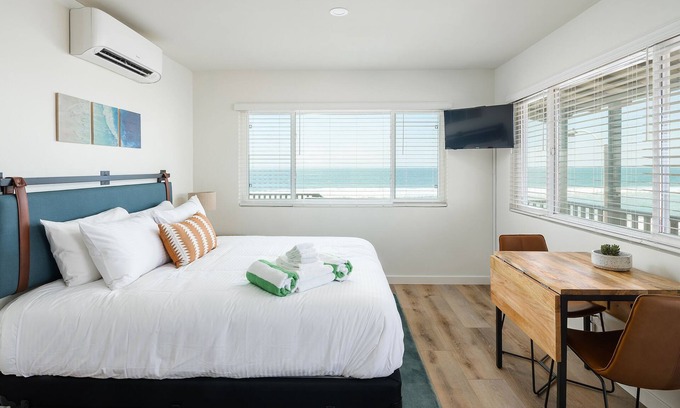 Townsite Condo | Oceanfront Corner Studio with Cal King (306)