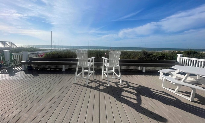 Jacksonville House | Oceanfront Home, Best Location: Walk to Town, 4 Bed/3 Bath, Pet Friendly!
