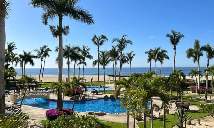 Zona Hotelera Condo | Oceanfront Luxury Penthouse with Private Balcony