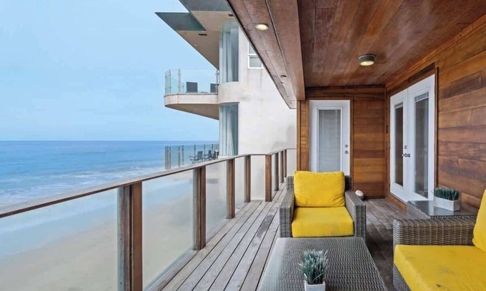 California House | Oceanfront Malibu Retreat