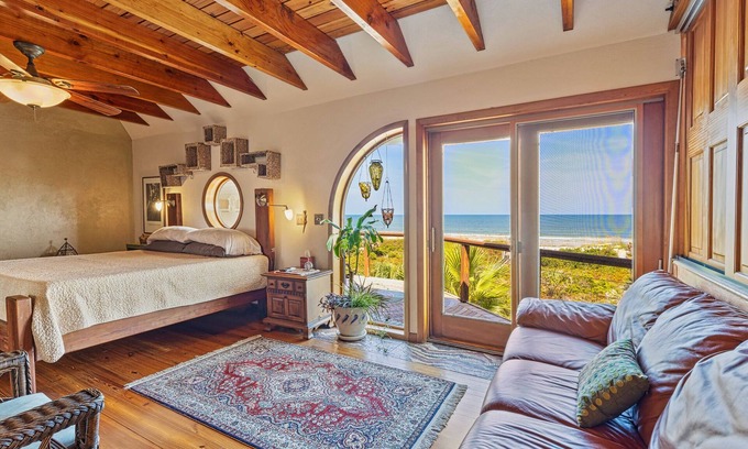 Butler Beach House | Oceanfront Master Suite