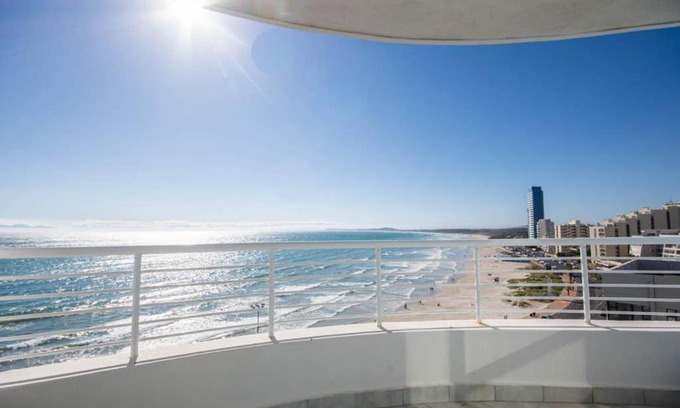 Strand Apartment | Oceanfront Panoramic Beach View